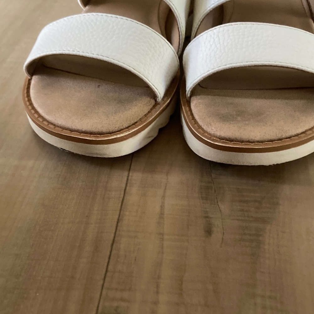 RESERVED- GIANI BERNINI Women's White Sandals - Picture 9 of 11